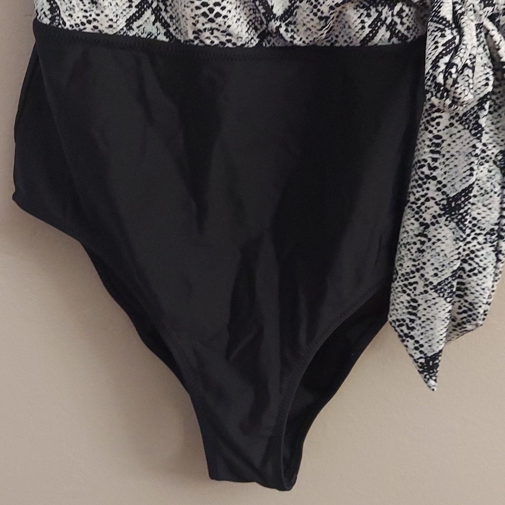 CUPSHE M Summer Seaside Surplice One Piece Snakeskin Pattern Swimsuit M Beachy - Picture 7 of 12